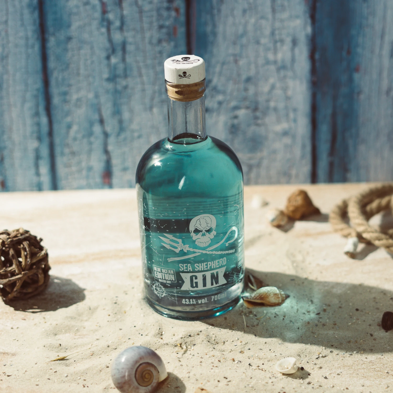 Sea Shepherd Blue Ocean Edition Gin 43,1% 0,7l 3 Sea Shepherd Blue Ocean Edition Gin 43,1% 0,7l – Bild 3