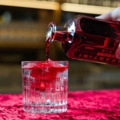 Quarantini Red Edition Gin 42% 0,5l -Hochwertige Spirituosenläden kopie von 1 1 quarantini redgin